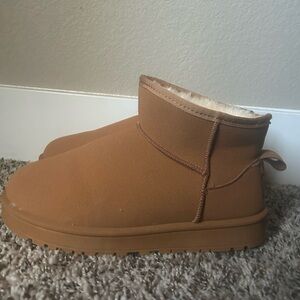 mini boots ugg style (NOT OFFICIAL UGG)